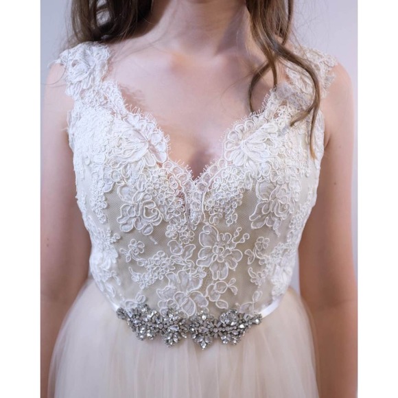 Alvina Valenta Brand New With Tags size 10 Lace Wedding Dress Orig.$3800 - Picture 7 of 10